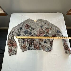 Crewneck Floral Print Sweater - Gray